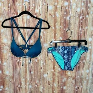 Xhilaration Bikini Swimsuit Teal Top Size XL Bottoms Size L Worn Twice.